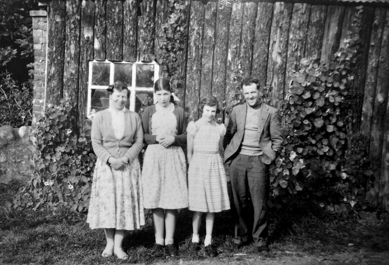 Mary, her sister Anne and Jimmy ( bw )