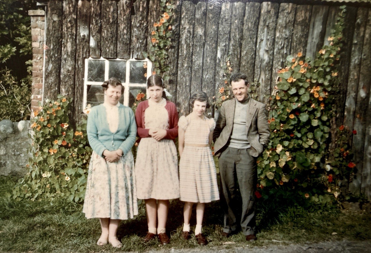 Mary, her sister Anne and Jimmy ( bw )